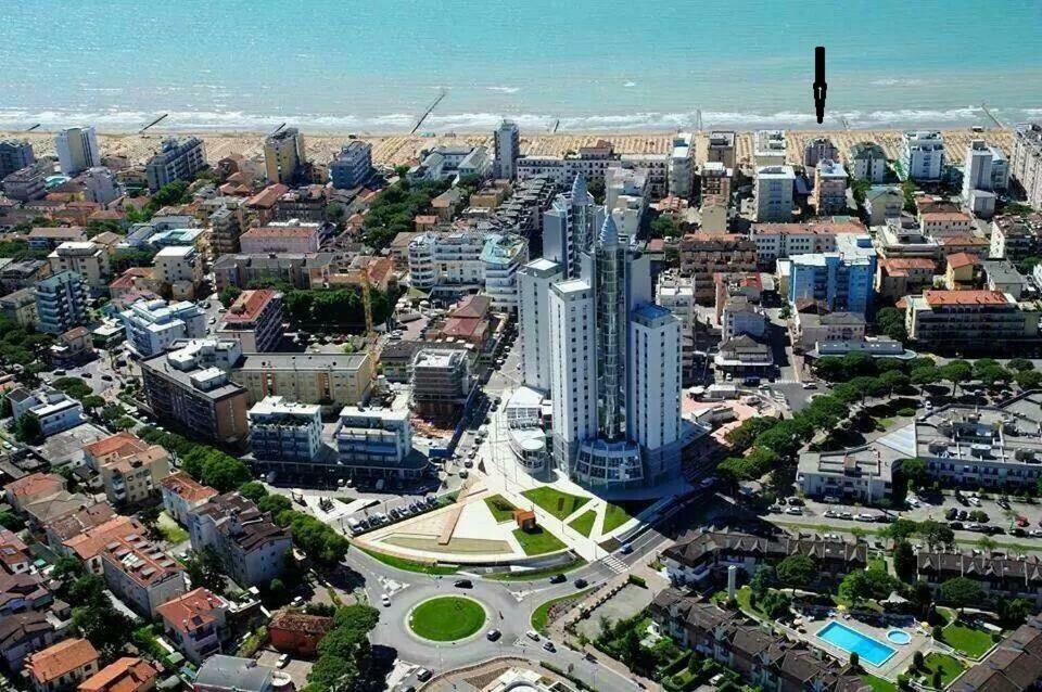 Piccolo Moderno Appartamento Sulla Spiaggia In Centro Jesolo Extérieur photo