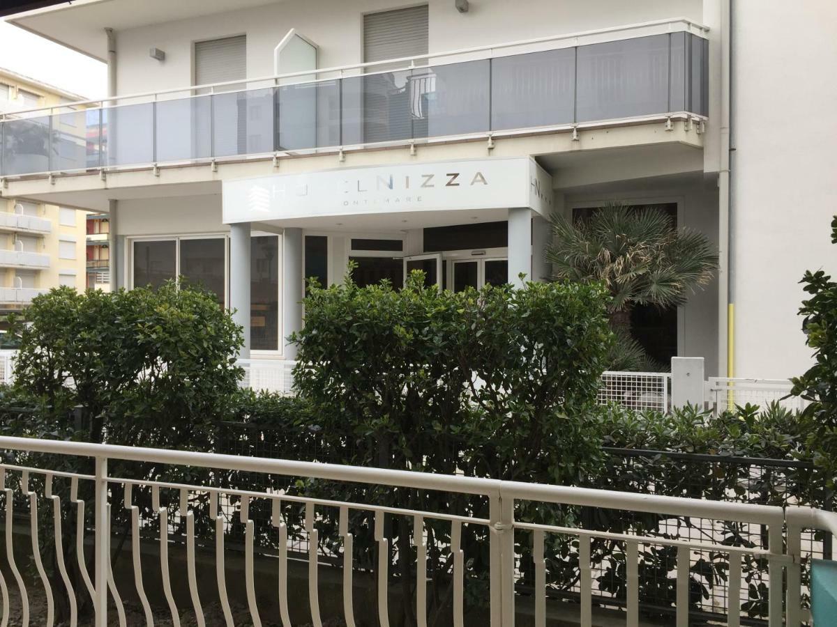 Piccolo Moderno Appartamento Sulla Spiaggia In Centro Jesolo Extérieur photo